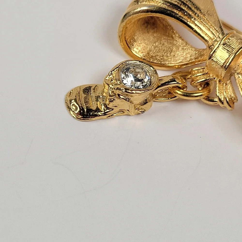 Vintage Corocraft Bow Shoe Dangle Brooch‎ Pin Gold Tone Rhinestone Jewelry